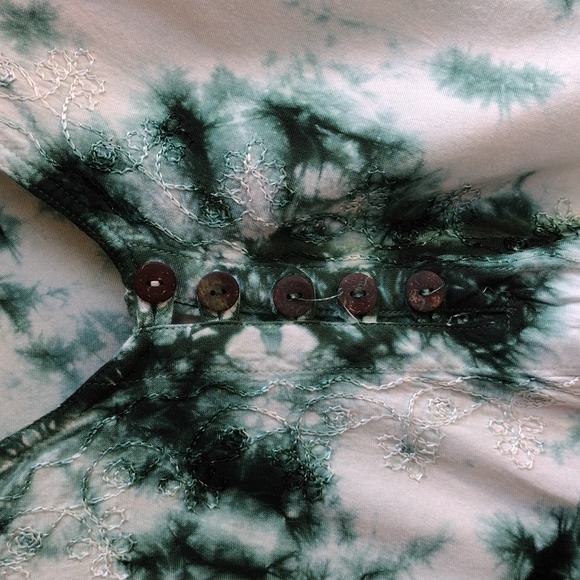 Long sleeve A-frame green white tye dye blouse size S/M - Picture 3 of 7